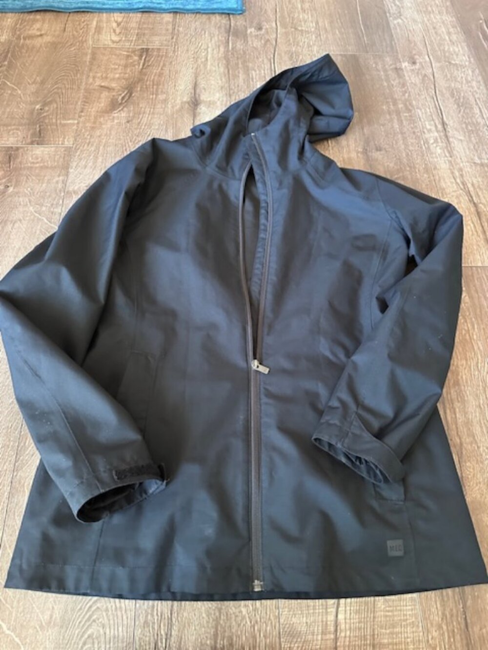 MEC Rain jacket size medium womens